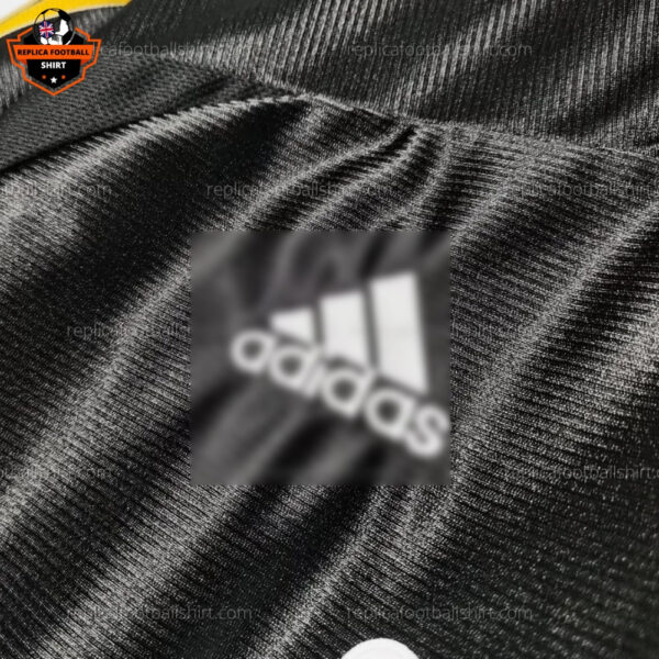 Retro Real Madrid Away Men Replica Football Shirt 1999/01 - Front Logo View