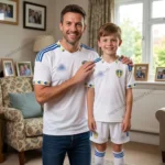 Leeds United 2025/26 Gift Bundle – Home Dad Shirt & Son Kit Fan-Version